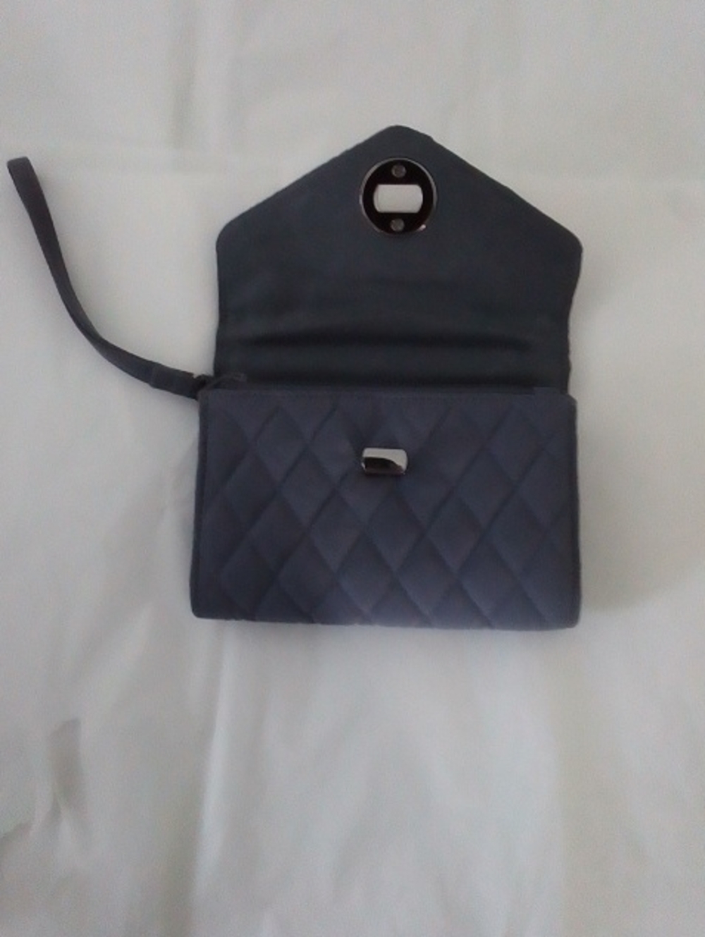 Vera Bradley Quilted Gray Women's Crossbody Wallet - Classic Turn-Lock - Picture 4 of 4